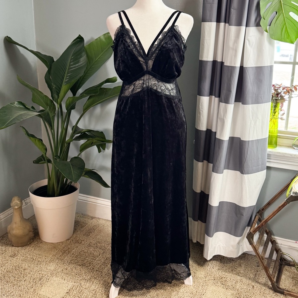 Sold - Picture 2 of 12
